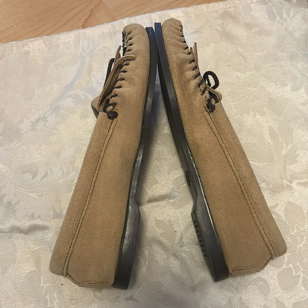 Ladies Minnetonka size 9 moccasins - Picture 3 of 8